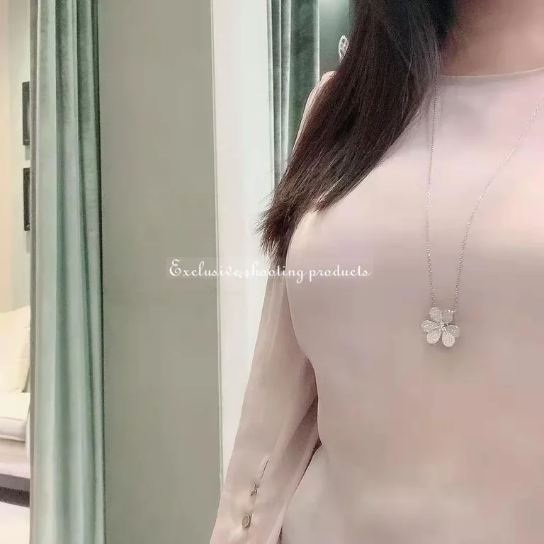 Van Cleef & Arpels VCARP6L600 Frivole clip pendant very large model White gold Diamond Necklace 3