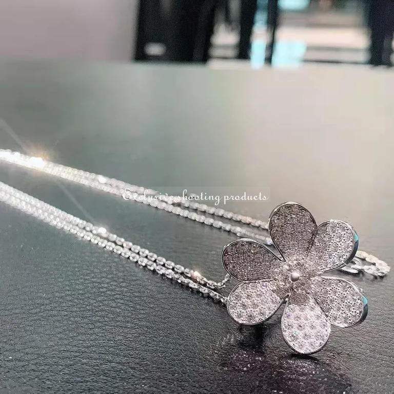 Van Cleef & Arpels VCARP6L600 Frivole clip pendant very large model White gold Diamond Necklace 2