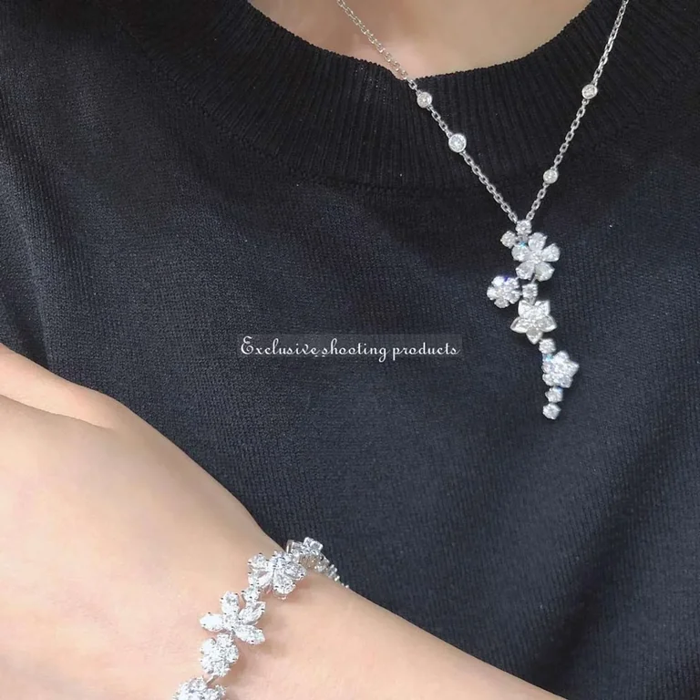 Van Cleef & Arpels VCARP05K00 Folie des Prés pendant White gold Diamond 4