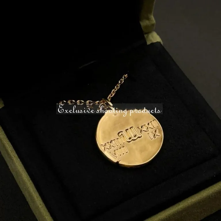 Van Cleef Arpels Zodiaque Medal Virginis Virgo Yellow Gold Vcarp7st00