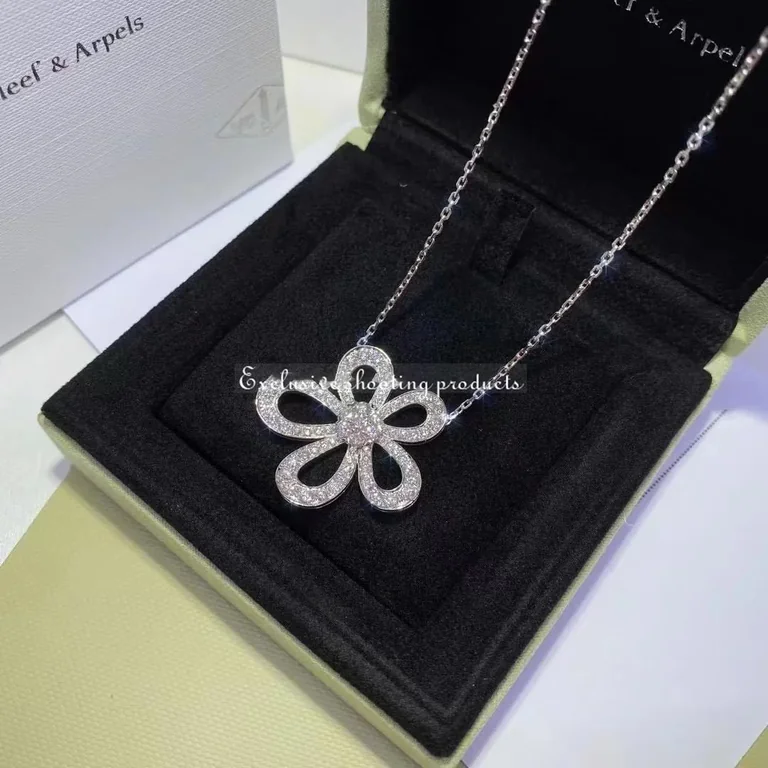 Van Cleef & Arpels Flowerlace pendant VCARP05200 White gold Diamond Necklace 3