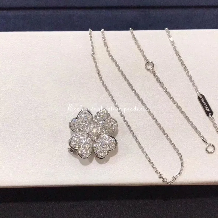 Van Cleef & Arpels VCARO64900 Cosmos medium model clip pendant White gold Diamond Necklace 4
