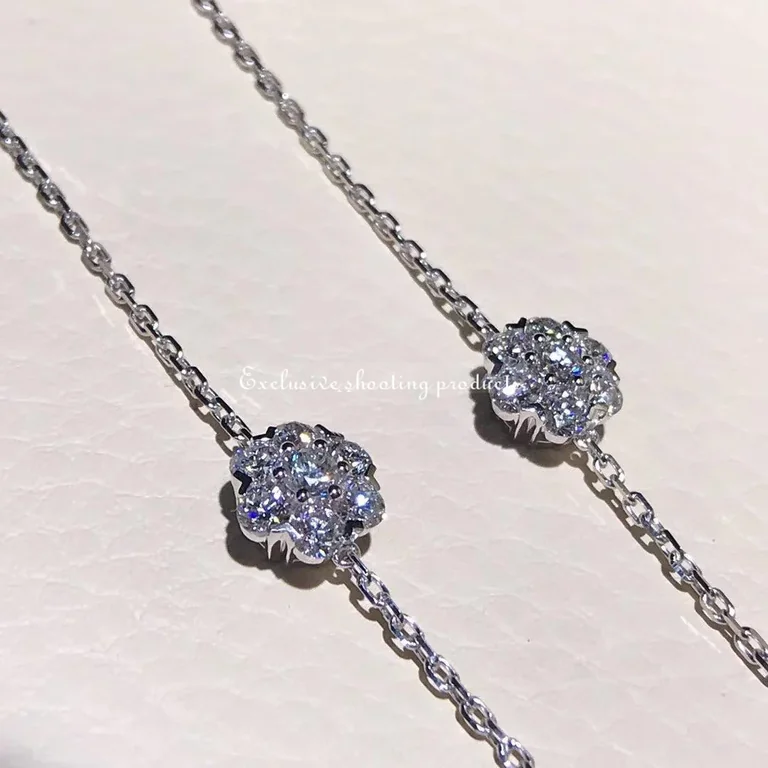 Van Cleef & Arpels VCARA47600 Fleurette necklace 5 flowers large model White gold Diamond 4