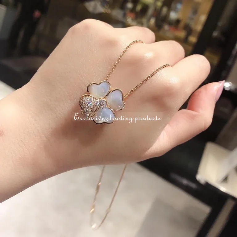 Van Cleef & Arpels VCARO5BV00 Cosmos clip pendant medium model Rose gold Diamond Mother-of-pearl 2