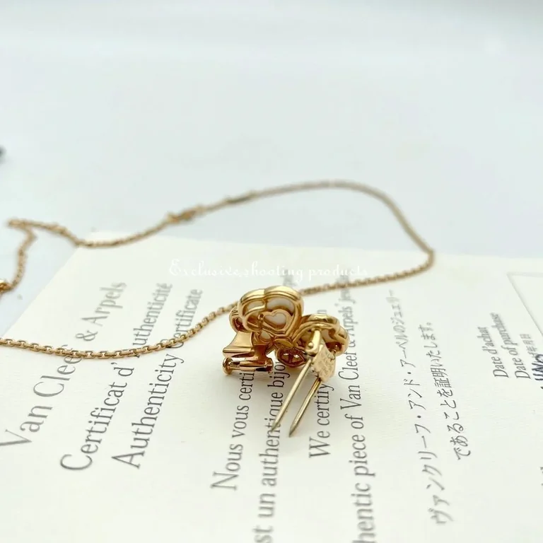 Van Cleef & Arpels Cosmos clip VCARO5BV00-YG pendant medium model Yellow gold Diamond Mother-of-pearl Necklace 1