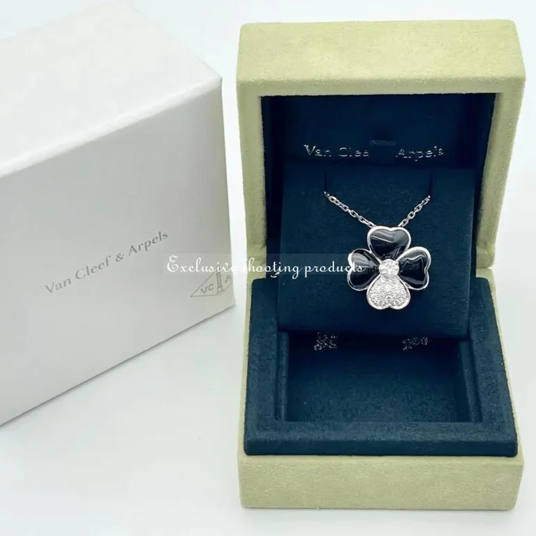 Van Cleef & Arpels VCARO5BU00 Cosmos clip pendant medium model white gold with diamond by onyx Necklace 4