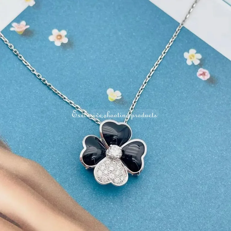 Van Cleef & Arpels VCARO5BU00 Cosmos clip pendant medium model white gold with diamond by onyx Necklace 3