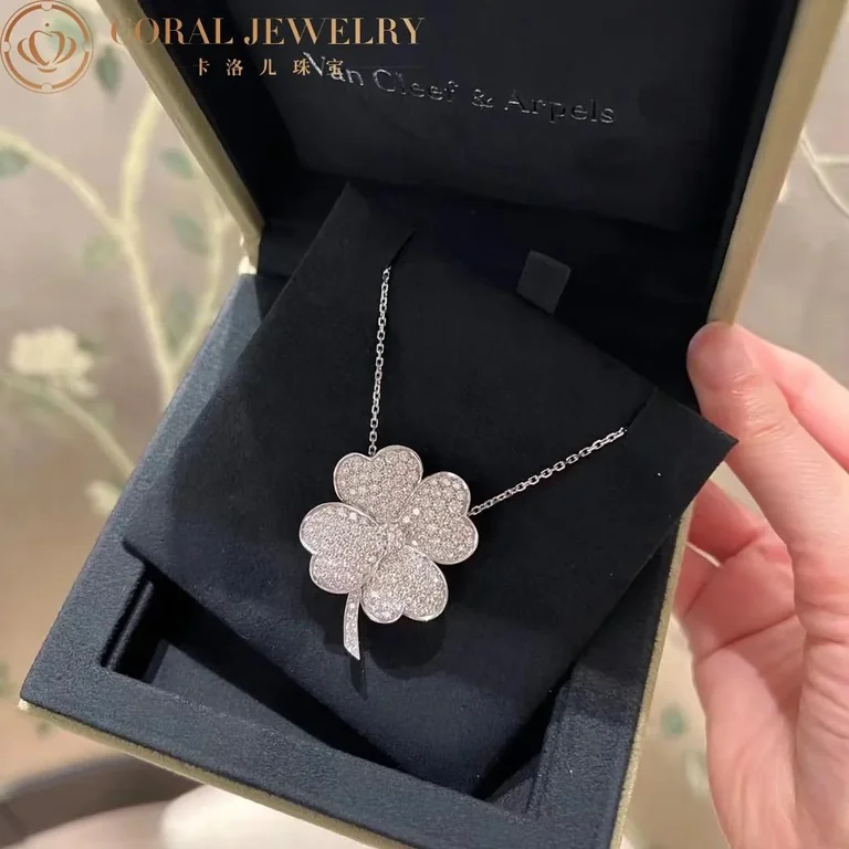 Van Cleef & Arpels CosmosVCARO64900-1 Large Model clip pendant White gold 12