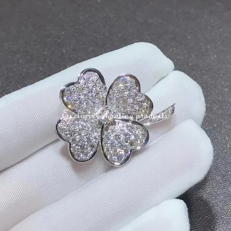Van Cleef & Arpels CosmosVCARO64900-1 Large Model clip pendant White gold 8