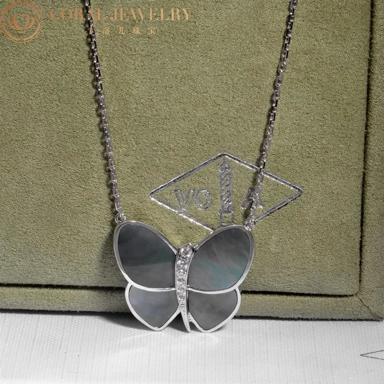 Van Cleef & Arpels VCARA63700 Pendant Butterfly Papillon Diamond and Mother-of-Pearl Necklace 4
