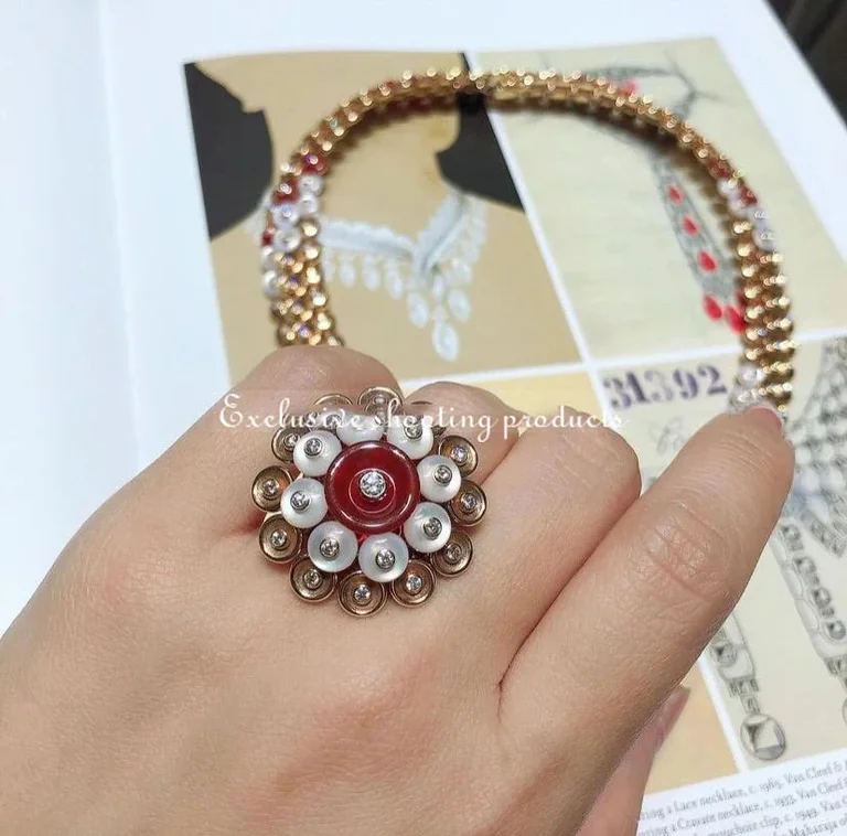 Van Cleef & Arpels VCARO7GI00 Bouton d?or necklace Rose gold Carnelian Diamond Mother-of-pearl necklace 6