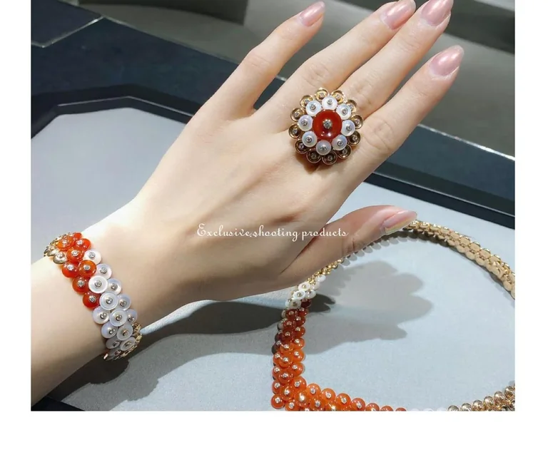 Van Cleef & Arpels VCARO7GI00 Bouton d?or necklace Rose gold Carnelian Diamond Mother-of-pearl necklace 3