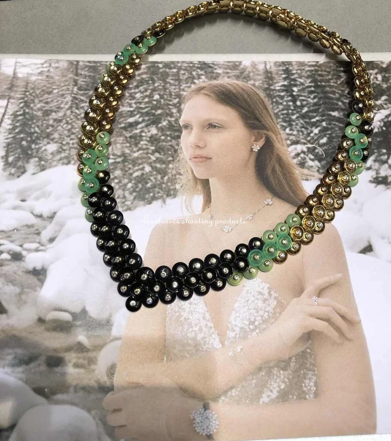 Van Cleef & Arpels VCARO7GH00 Bouton d?or necklace Yellow gold Chrysoprase Diamond Onyx necklace 4
