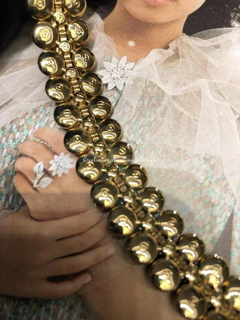Van Cleef & Arpels VCARO7GH00 Bouton d?or necklace Yellow gold Chrysoprase Diamond Onyx necklace 2