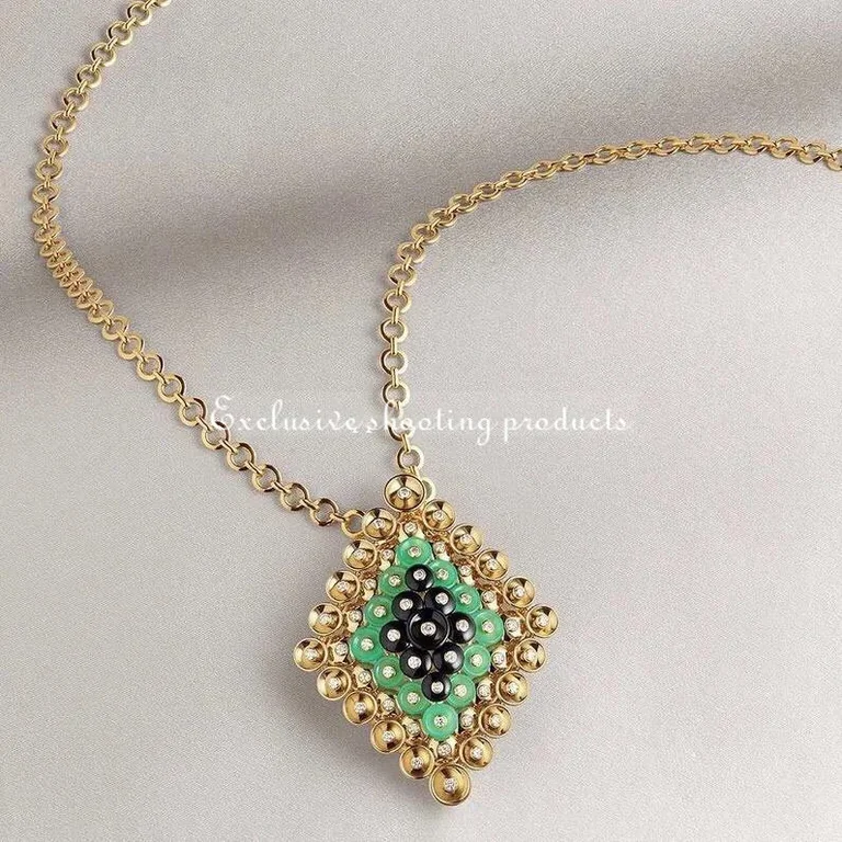 Van Cleef & Arpels VCARO9MU00 Bouton d?or pendant and detachable clip Yellow gold Chrysoprase Diamond Onyx 11