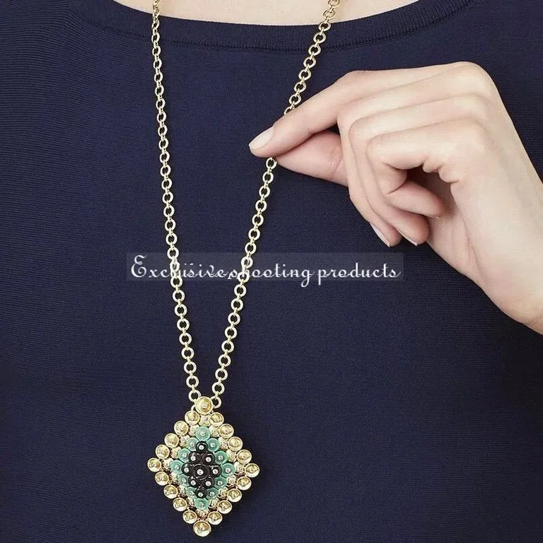 Van Cleef & Arpels VCARO9MU00 Bouton d?or pendant and detachable clip Yellow gold Chrysoprase Diamond Onyx 7