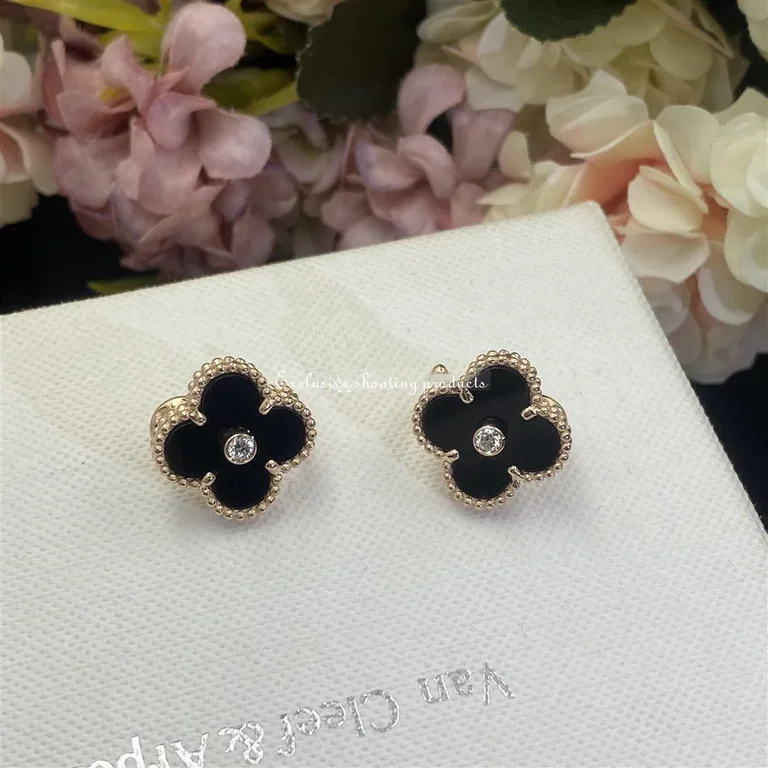 Van Cleef & Arpels VCARP2B100 Vintage Alhambra Limited Edition Earrings yellow gold onyx 5