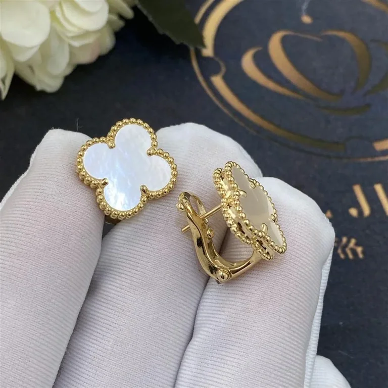 Van Cleef & Arpels VCARA44100 Vintage Alhambra Earrings Yellow gold Mother-of-pearl Earrings 8