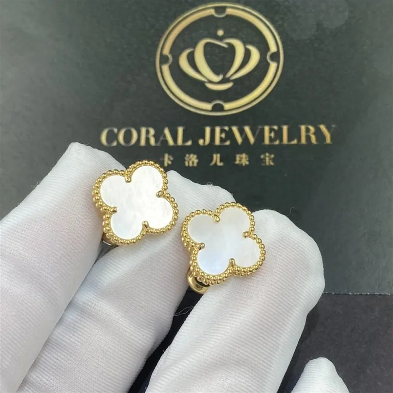 Van Cleef & Arpels VCARA44100 Vintage Alhambra Earrings Yellow gold Mother-of-pearl Earrings 5