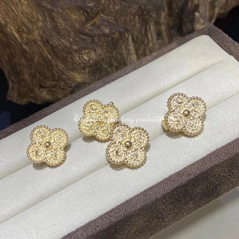 Van Cleef & Arpels VCARO1IH00 Vintage Alhambra earrings Yellow gold 3