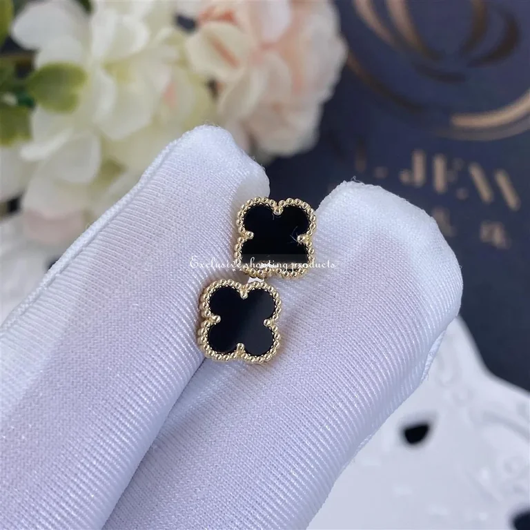 Van Cleef & Arpels VCARA44900 Sweet Alhambra earstuds Yellow gold Onyx Earrings 4
