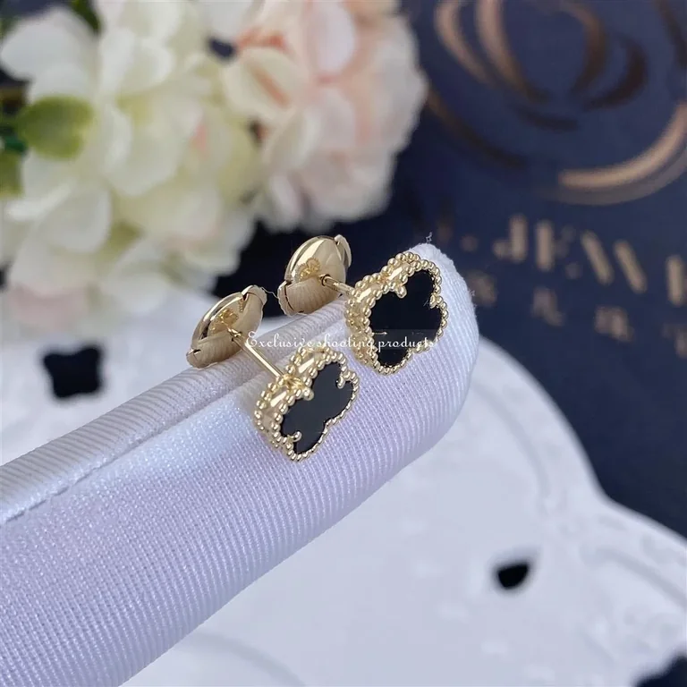 Van Cleef & Arpels VCARA44900 Sweet Alhambra earstuds Yellow gold Onyx Earrings 3