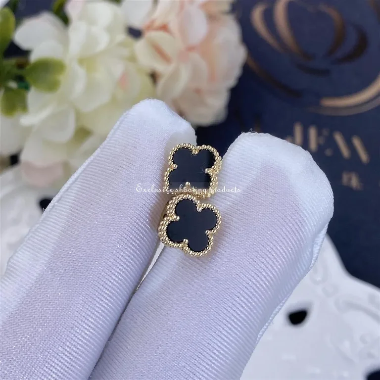 Van Cleef & Arpels VCARA44900 Sweet Alhambra earstuds Yellow gold Onyx Earrings 2