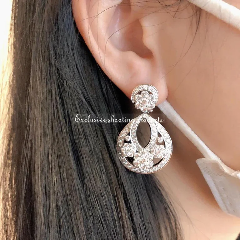 Van Cleef & Arpels VCARO3RJ00 Snowflake earrings small model Platinum Diamond Earrings 4
