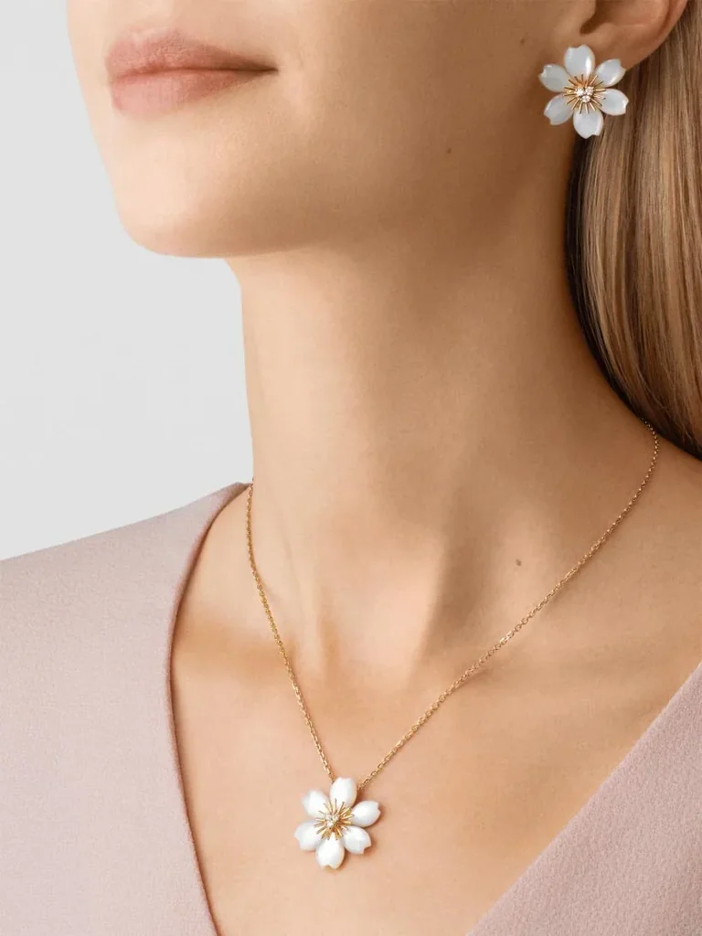 Van Cleef & Arpels VCARP7RV00 Rose de Noël earrings mini model Yellow gold Diamond Mother-of-pearl earrings 7