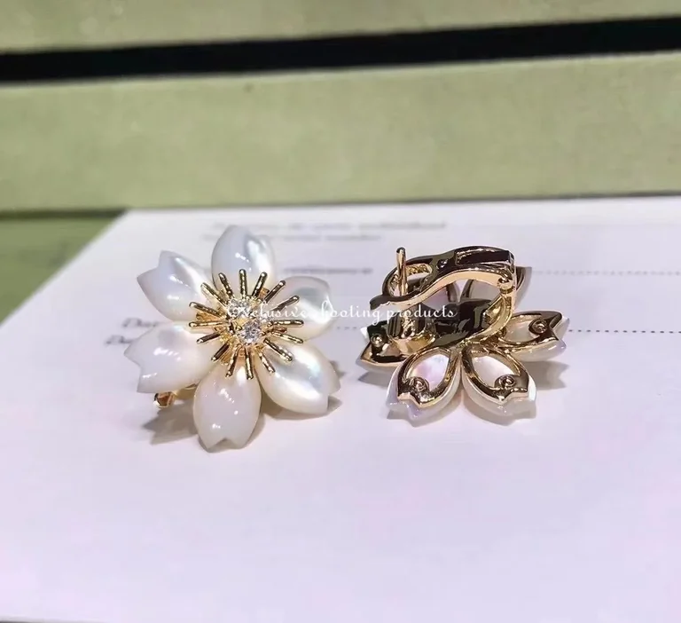 Van Cleef & Arpels VCARP7RV00 Rose de Noël earrings mini model Yellow gold Diamond Mother-of-pearl earrings 5
