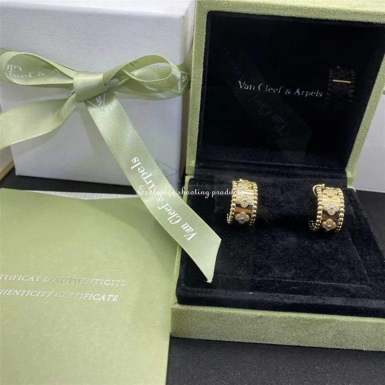 Van Cleef & Arpels VCARO3YE00 Perlée clovers hoop earrings Yellow gold Diamond 6