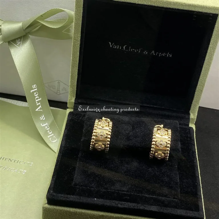 Van Cleef & Arpels VCARO3YE00 Perlée clovers hoop earrings Yellow gold Diamond 5