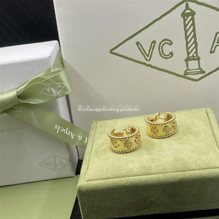 Van Cleef & Arpels VCARO3YE00 Perlée clovers hoop earrings Yellow gold Diamond 3