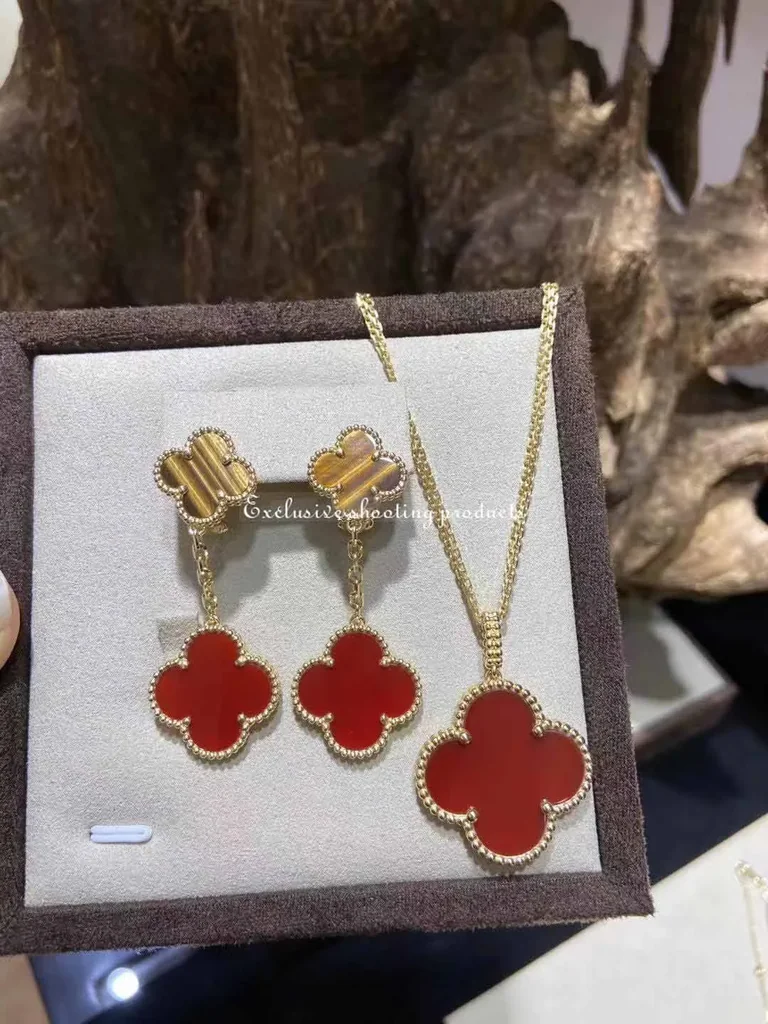 Van Cleef & Arpels VCARN5JR00 Magic Alhambra earrings 2 motifs Yellow gold Carnelian Tiger Eye earrings 2