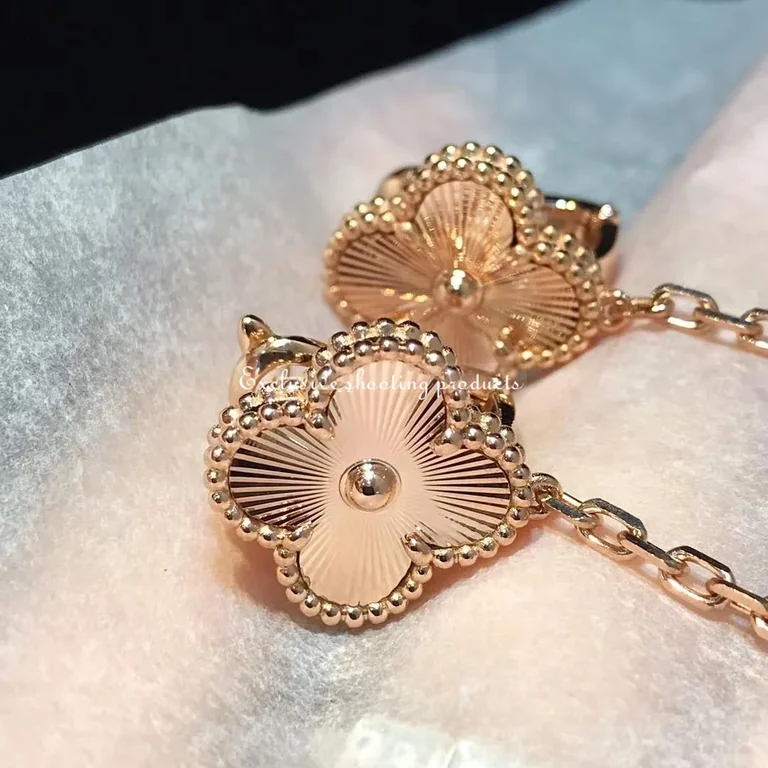 Van Cleef & Arpels VCARP7RQ00 Magic Alhambra earrings 2 motifs Rose gold Carnelian 11