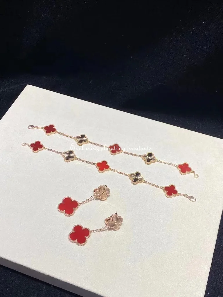 Van Cleef & Arpels VCARP7RQ00 Magic Alhambra earrings 2 motifs Rose gold Carnelian 2