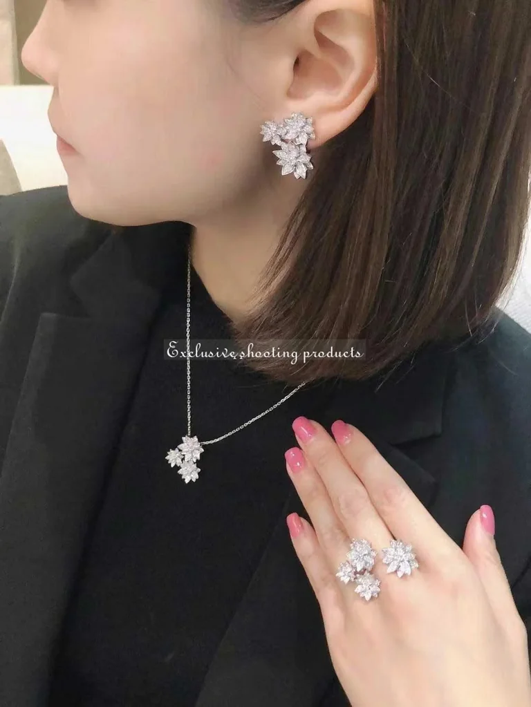 Van Cleef & Arpels VCARP7TH00 Lotus earrings 3 flowers White gold Diamond earrings 5