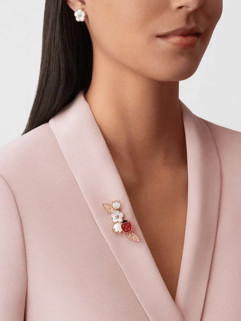 Van Cleef & Arpels VCARP7RU00 Lucky Spring earrings plum blossom Rose gold Mother-of-pearl 6