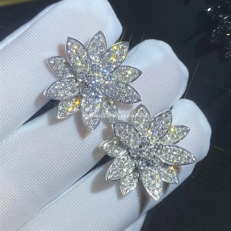 Van Cleef & Arpels VCARO96C00 Lotus earrings medium model White gold Diamond earrings 9