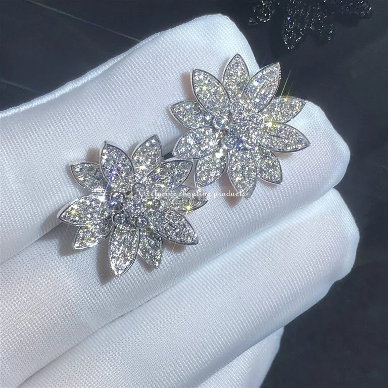 Van Cleef & Arpels VCARO96C00 Lotus earrings medium model White gold Diamond earrings 4