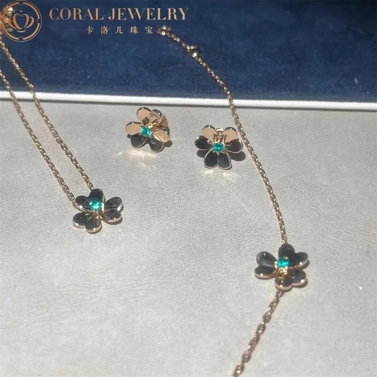 Van Cleef & Arpels VCARP7SD00 Frivole earrings mini model Yellow gold Emerald earrings 5