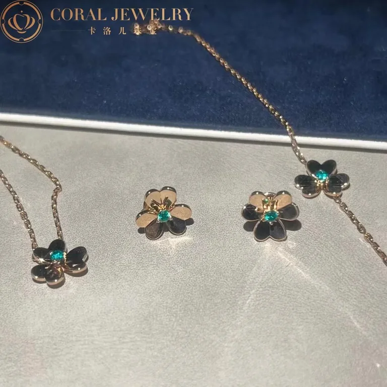 Van Cleef & Arpels VCARP7SD00 Frivole earrings mini model Yellow gold Emerald earrings 4