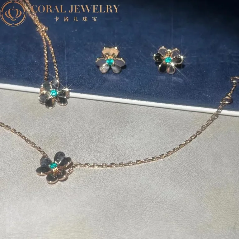 Van Cleef & Arpels VCARP7SD00 Frivole earrings mini model Yellow gold Emerald earrings 2