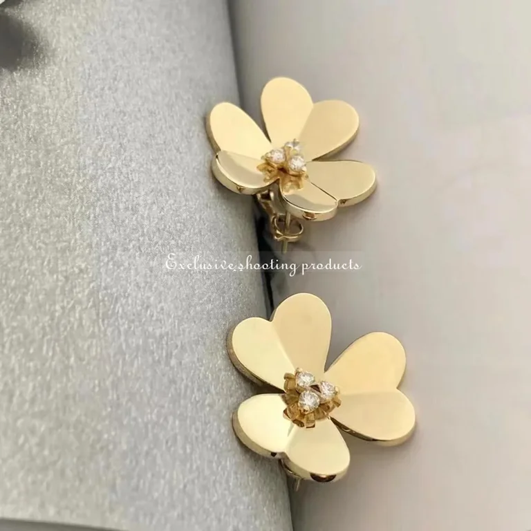 Van Cleef & Arpels VCARB65900 Frivole earrings large model Yellow gold Diamond earrings 4