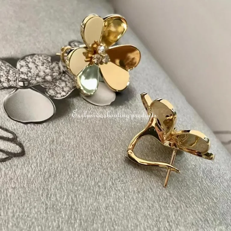 Van Cleef & Arpels VCARB65900 Frivole earrings large model Yellow gold Diamond earrings 2