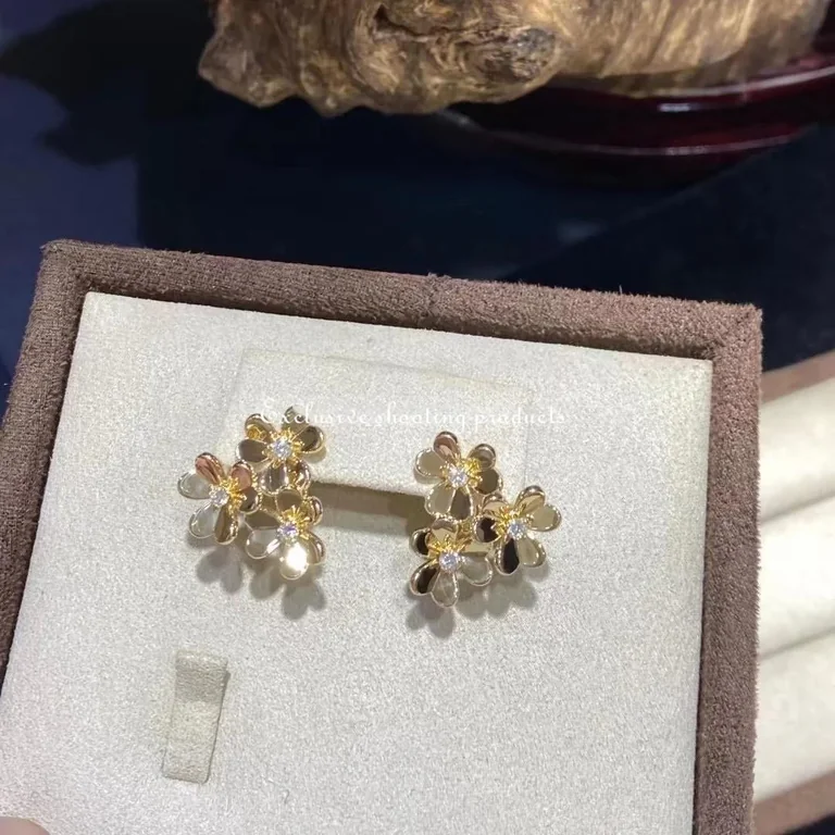 Van Cleef & Arpels VCARP2DV00 Frivole earrings 3 flowers mini model Yellow gold Diamond earrings 3