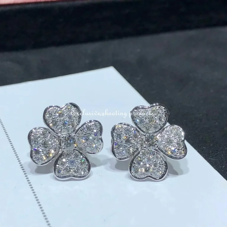 Van Cleef & Arpels VCARO68J00 Cosmos medium model White gold Diamond earrings 4