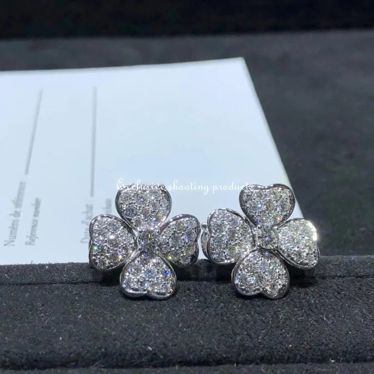 Van Cleef & Arpels VCARO68J00 Cosmos medium model White gold Diamond earrings 3