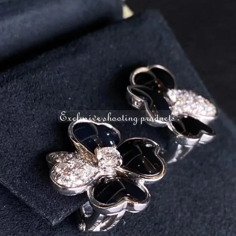 Van Cleef & Arpels Cosmos earrings VCARO5BZ00 medium mode White gold Diamond Onyx earrings 4