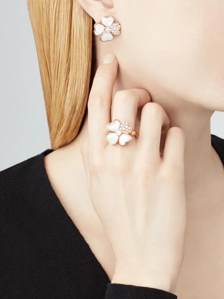 Van Cleef & Arpels VCARO5BZ00 Cosmos earrings medium model Rose gold Diamond Mother-of-pearl earrings 6